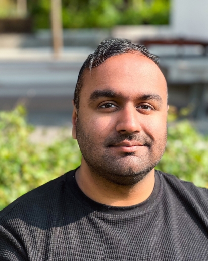 Image of Nikhil Singh, close-up in front of a garden.